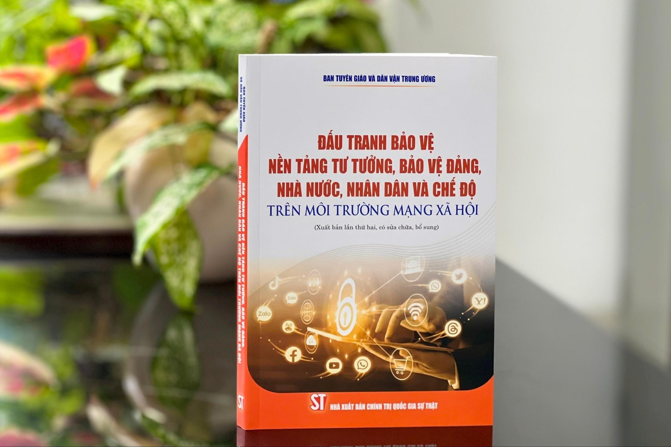 sach-dau-tranh-bao-ve-nen-tang.jpg