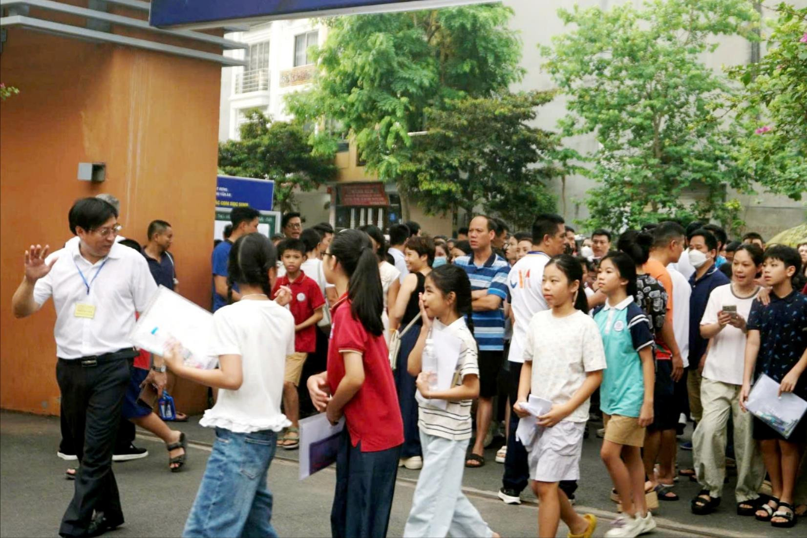 Hơn 1.500 thí sinh dự kiểm tra năng lực vào lớp 6 Trường THCS chất lượng cao Chu Văn An