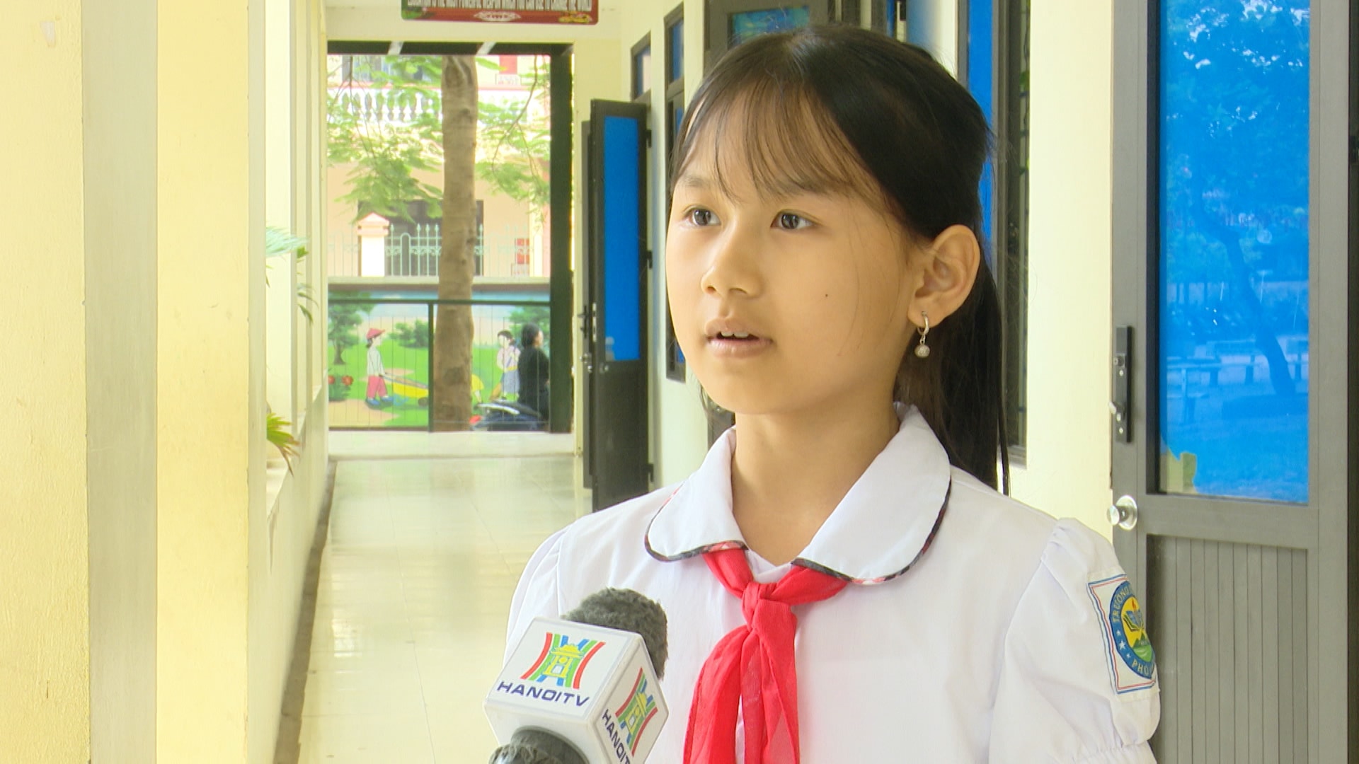 em-nguyen-phuc-chau-truong-tieu-hoc-phu-chau-xa-vat-lai-tp-ha-noi-.jpg