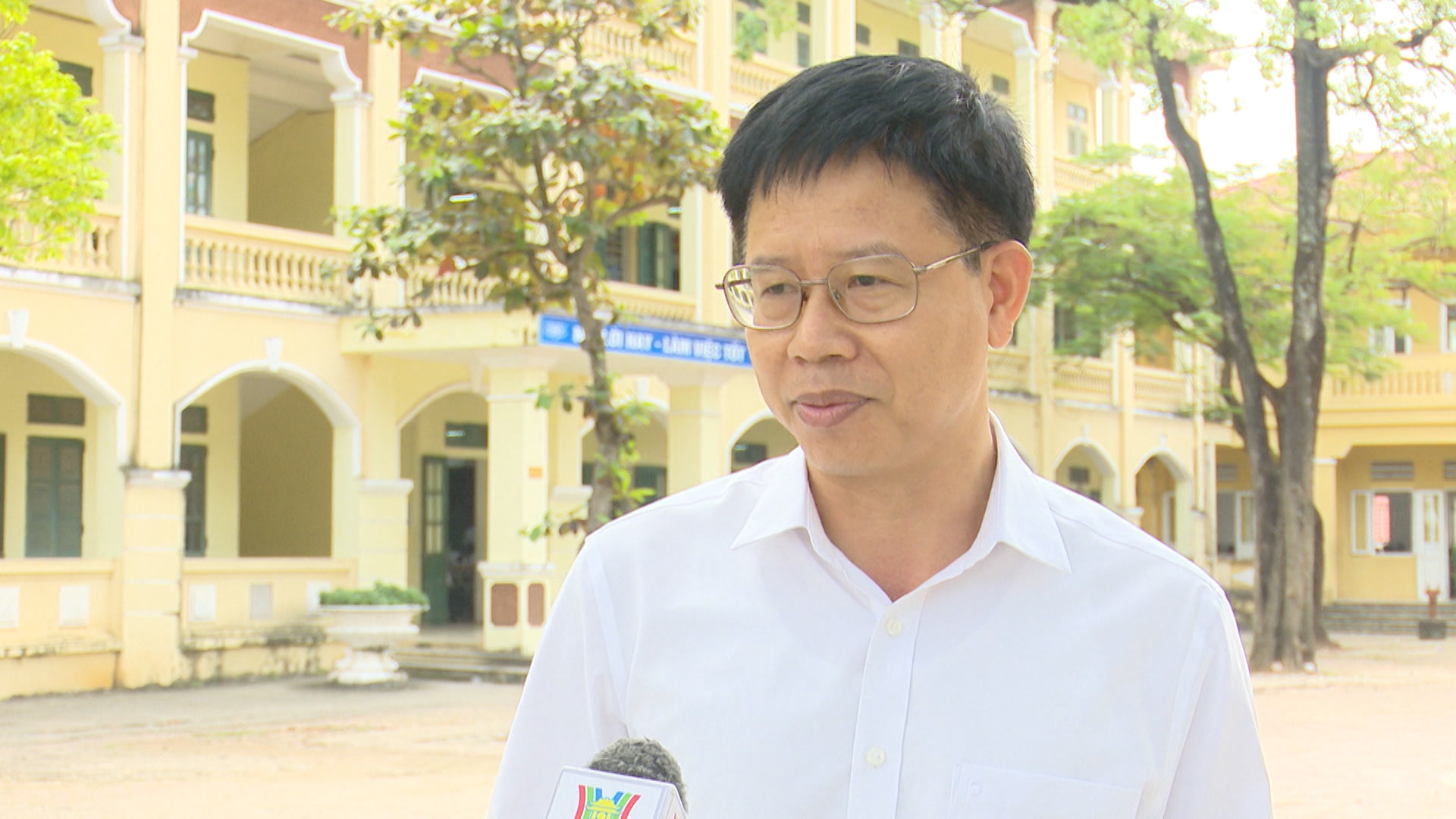 thay-quach-danh-tuyen-hieu-truong-truong-thcs-vat-lai-xa-vat-lai-tp-ha-noi-.jpg