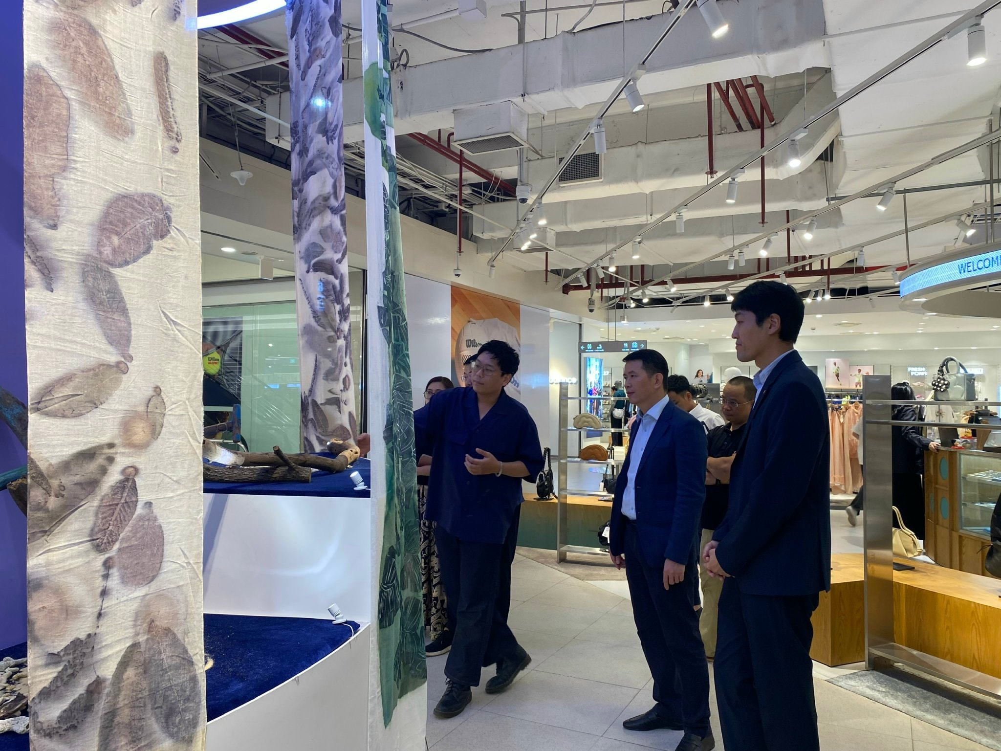 https://hnm.1cdn.vn/2026/06/07/9cec395f22/trien-lam-1.jpg