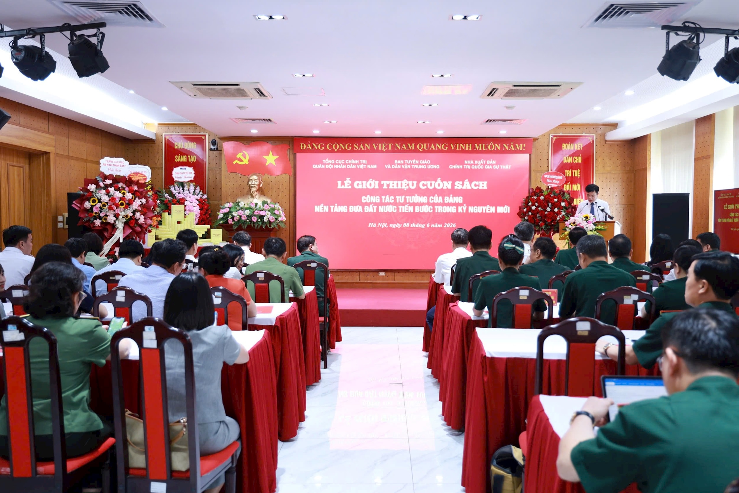 quang-canh-gioi-thieu-sach-ntn.jpg