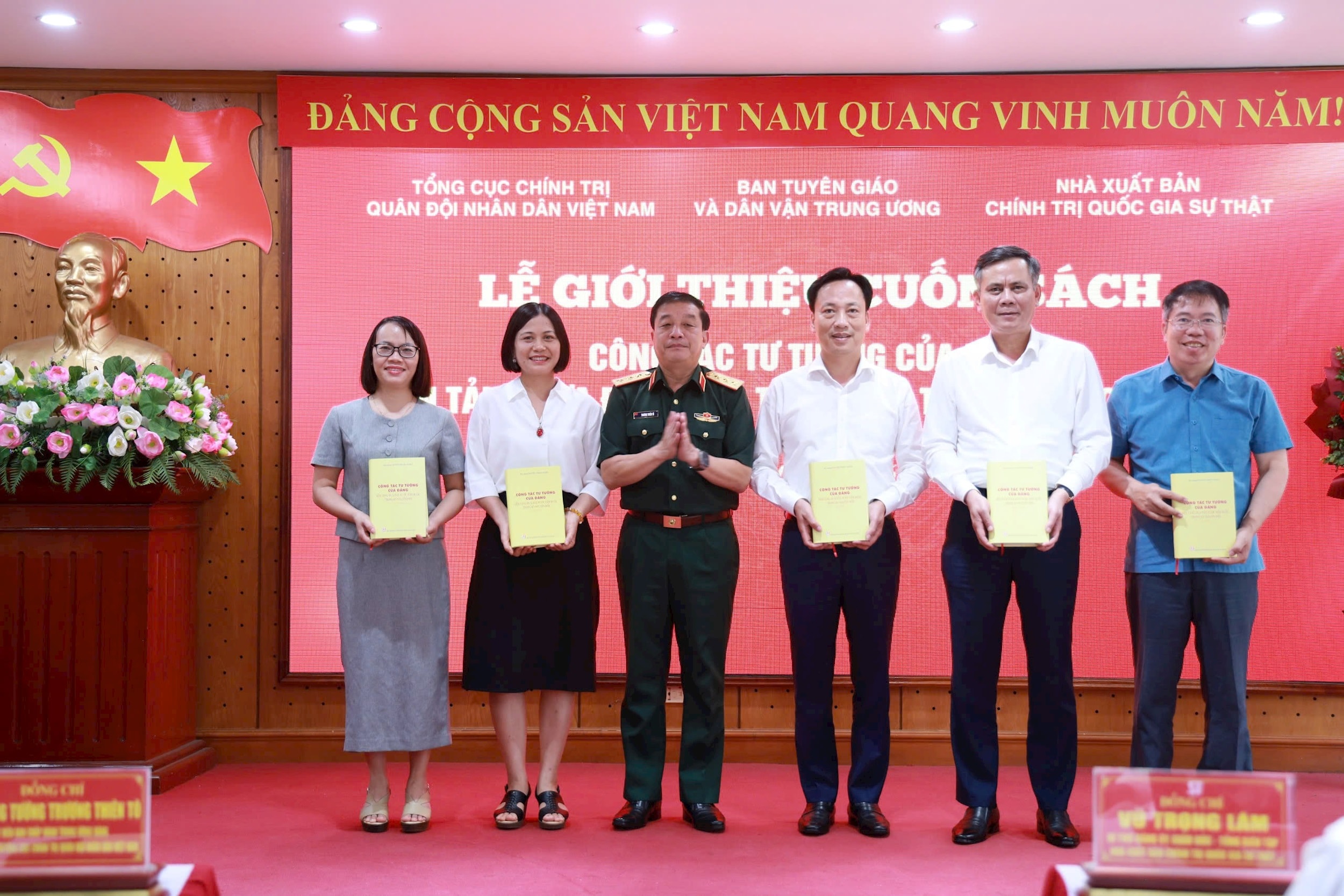 sach-ntn-tang-sach-dv.jpg
