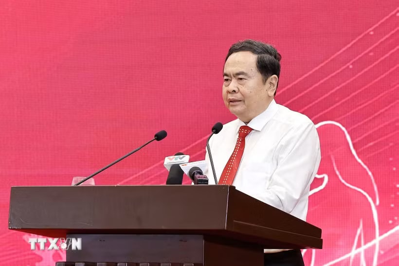 fe964cc18108d56cd5a-_ttxvn-chu-tich-quoc-hoi-du-le-ton-vinh-nguoi-hien-mau-tinh-nguyen-tieu-bieu-toan-quoc-0906-11.jpg