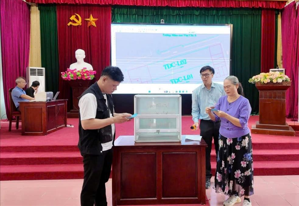 Xã An Khánh tổ chức bốc thăm ô đất tái định cư dự án Đường liên khu vực 8