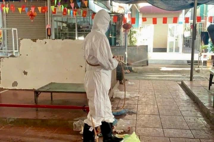 Xã Ngọc Hồi đồng loạt phun khử trùng, tiêu độc phòng, chống dịch bệnh