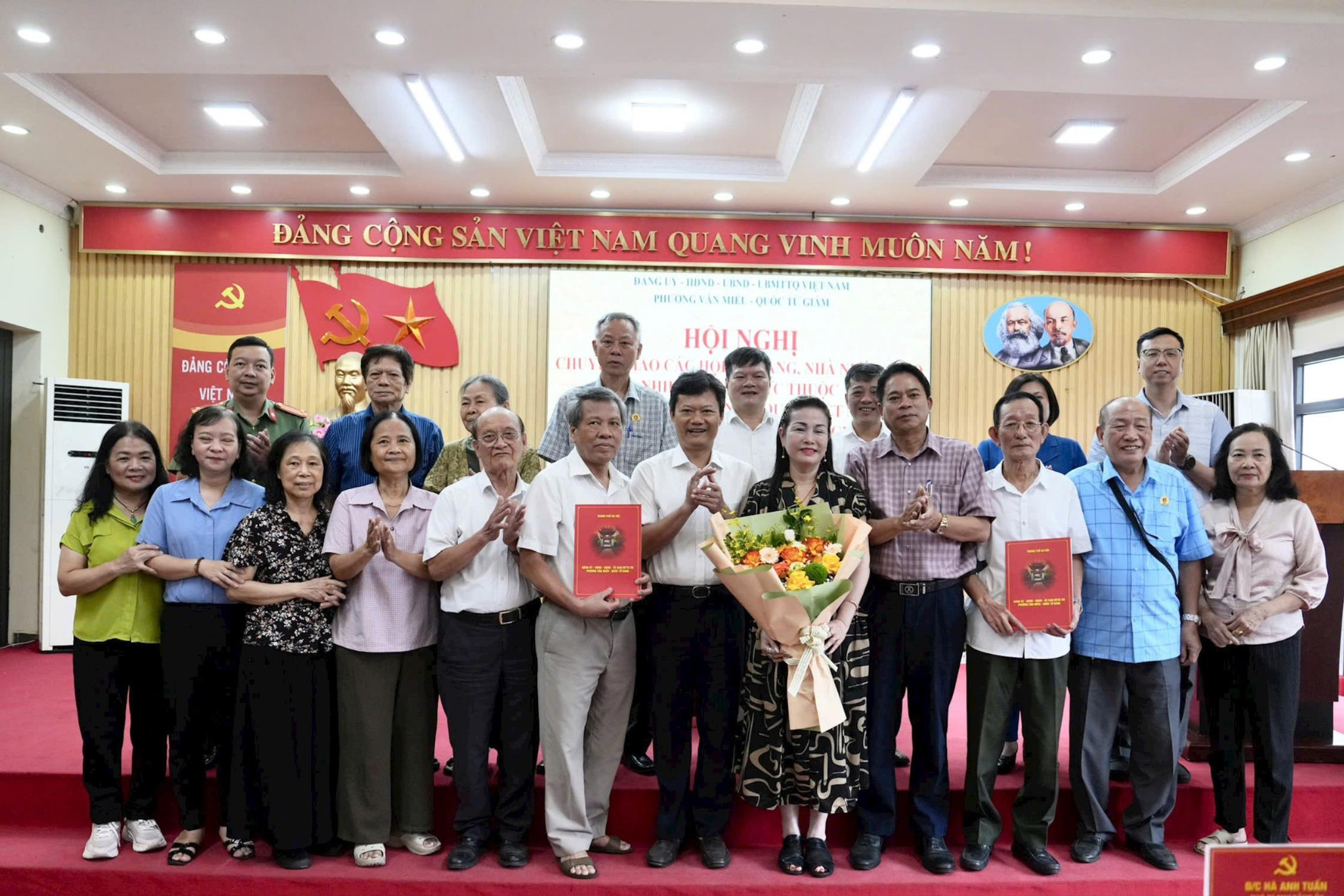 Ủy ban MTTQ Việt Nam phường Văn Miếu - Quốc Tử Giám tiếp nhận các tổ chức xã hội quần chúng