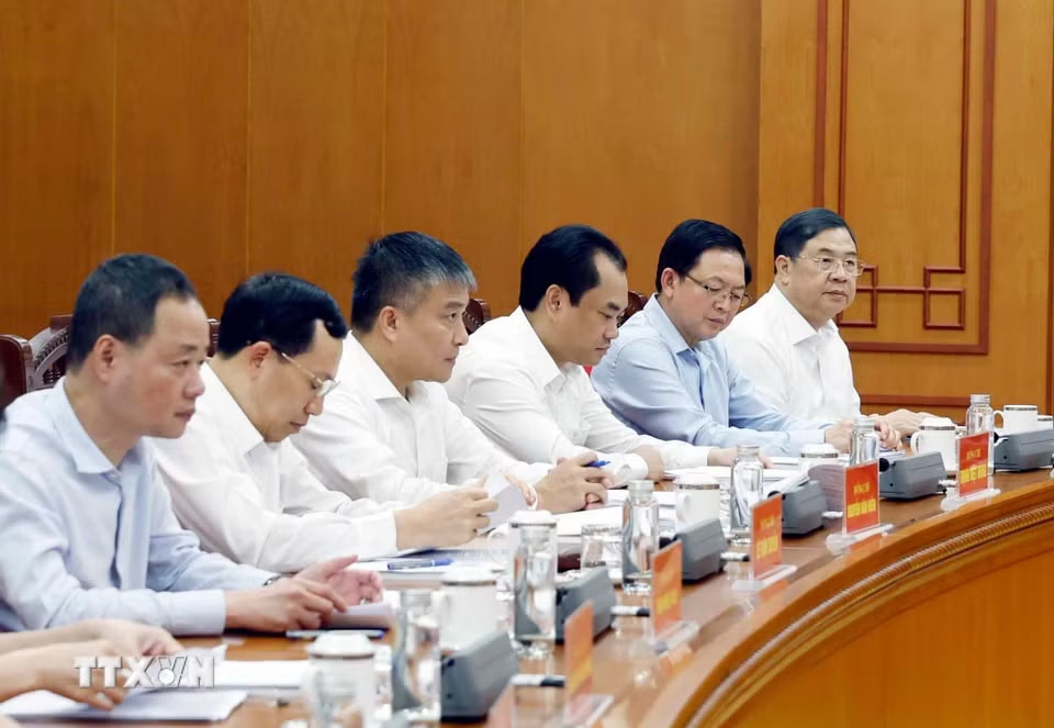 chu-tich-nuoc-to-lam-chu-tri-buoi-lam-viec-voi-dang-uy-chinh-phu-va-cac-co-quan-ve-tong-ket-nghi-quyet-so-24-nqtw-2.jpg