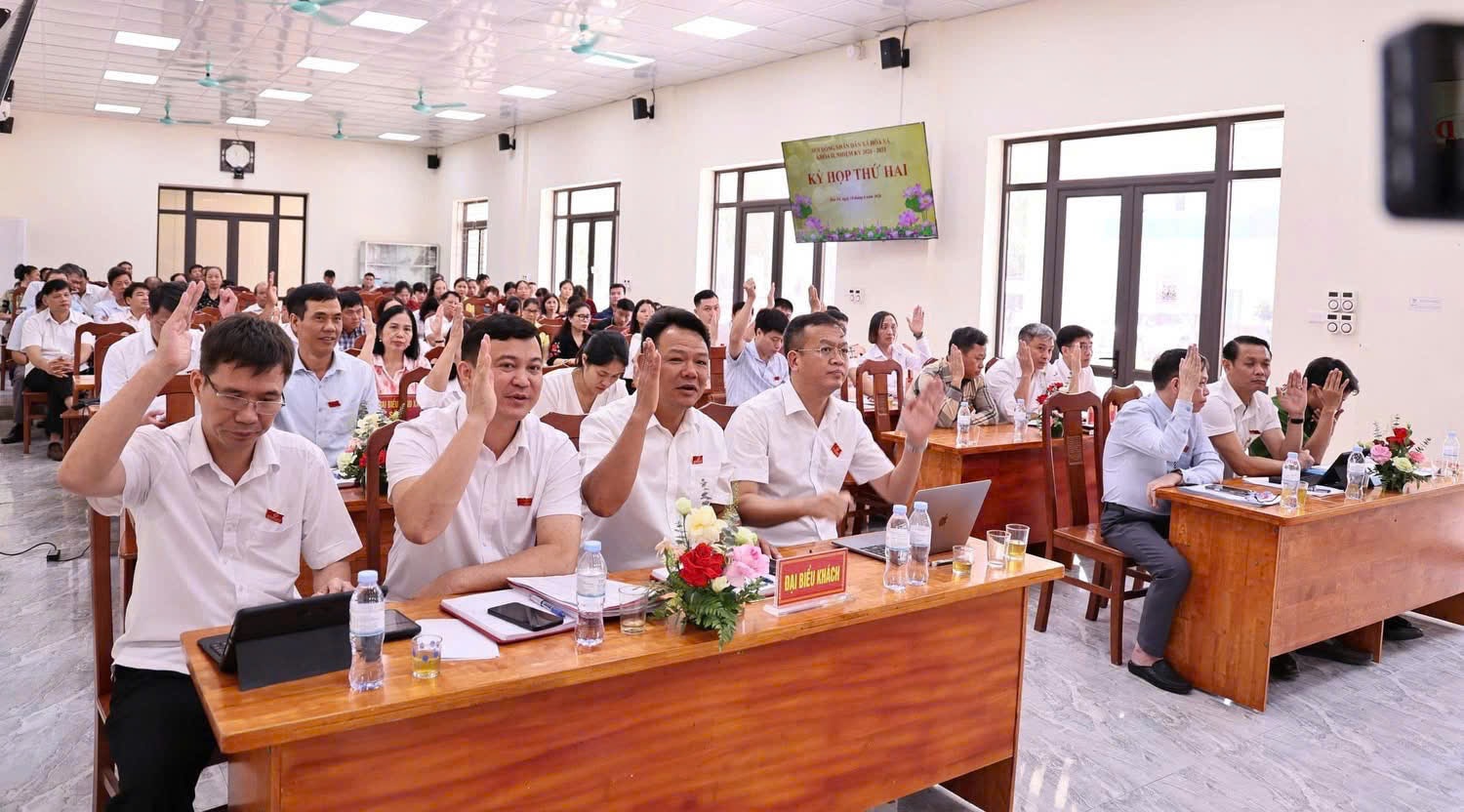 bieu-quyet.jpg