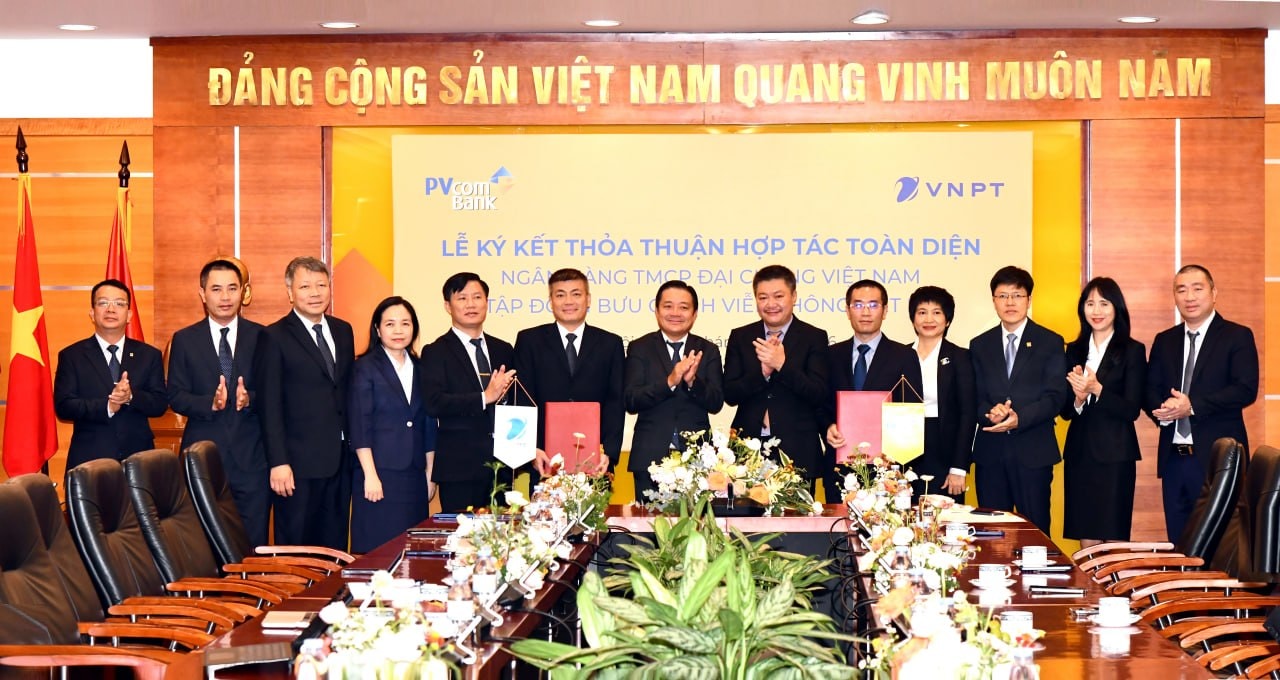 pvcombank-va-vnpt-hop-tac-chien-luoc-ket-noi-suc-manh-tai-chinh-va-cong-nghe-so.jpeg