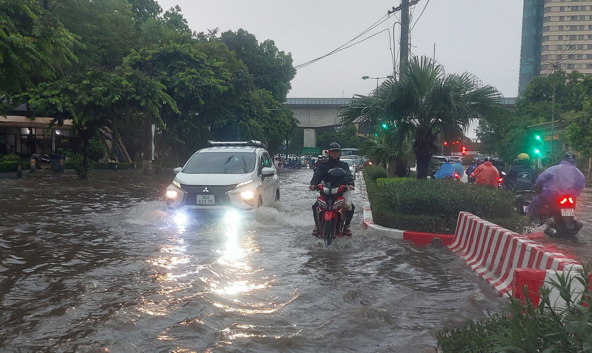 ha-noi-mua-lon-de-phong-ngap-lut-1-17561780969411048811928.jpg