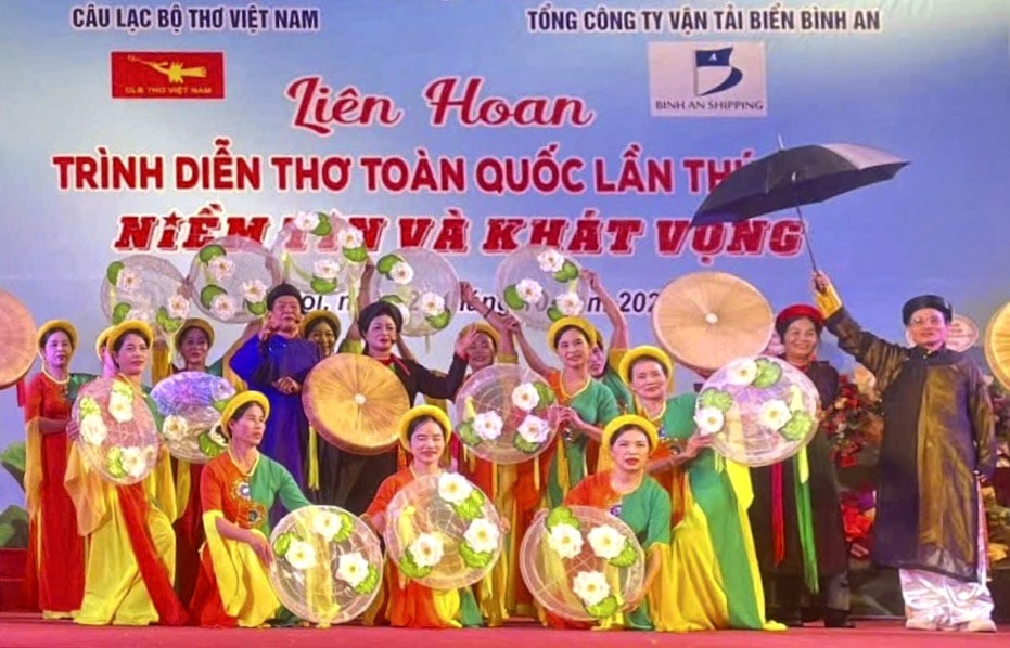 cac-dai-bieu-hoi-vien-tham-gia-lien-hoan-trinh-dien-tho-toan-quoc-lan-thu-viii-voi-chu-de-niem-tin-va-khat-vong-.-anh-thanh-khoa.jpg