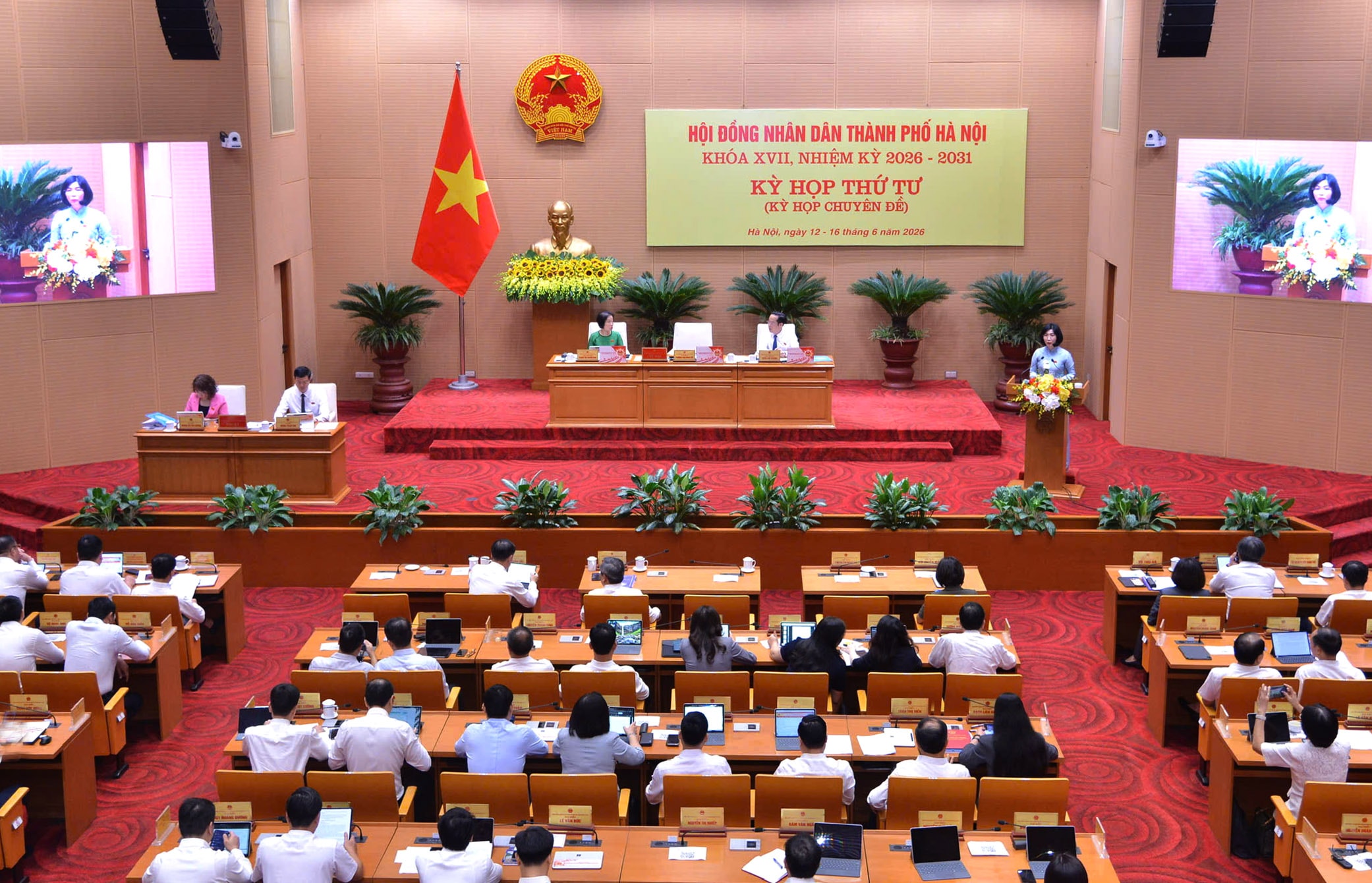 quang-canh-phien-khai-mac-ky-hop-thu-tu-ky-hop-chuyen-de-hdnd-thanh-pho-ha-noi-khoa-xvii.-anh-viet-thanh.jpg