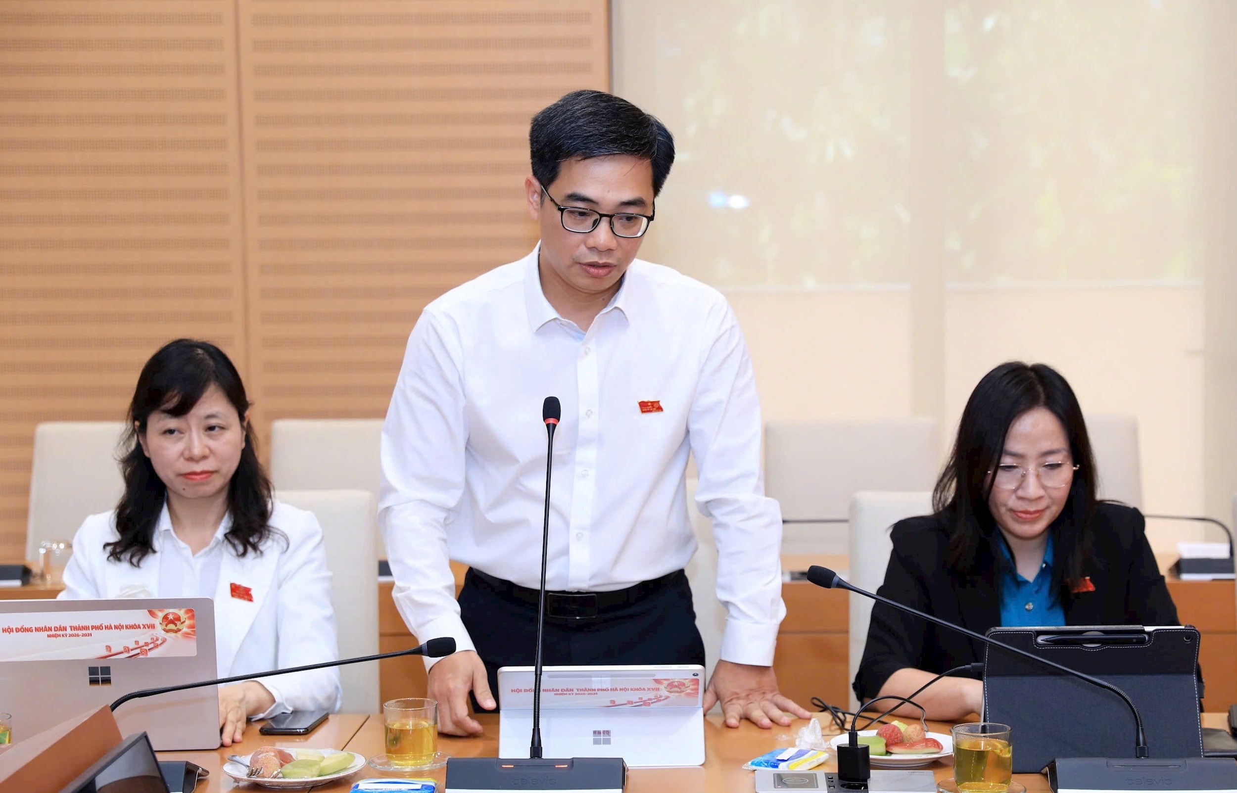 Phó trưởng Ban Đô thị HĐND thành phố Hà Nội Lê Văn Đức phát biểu tại buổi thảo luận. Ảnh: Thành Thái