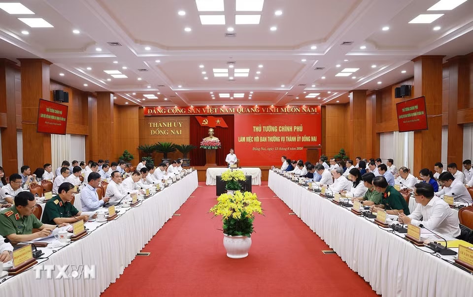 debbcc7a9dd9e290af2f255c0e781-_ttxvn-thu-tuong-le-min-h-hung-lam-viec-voi-ban-thuong-vu-thanh-uy-dong-nai-8824425-9.jpg