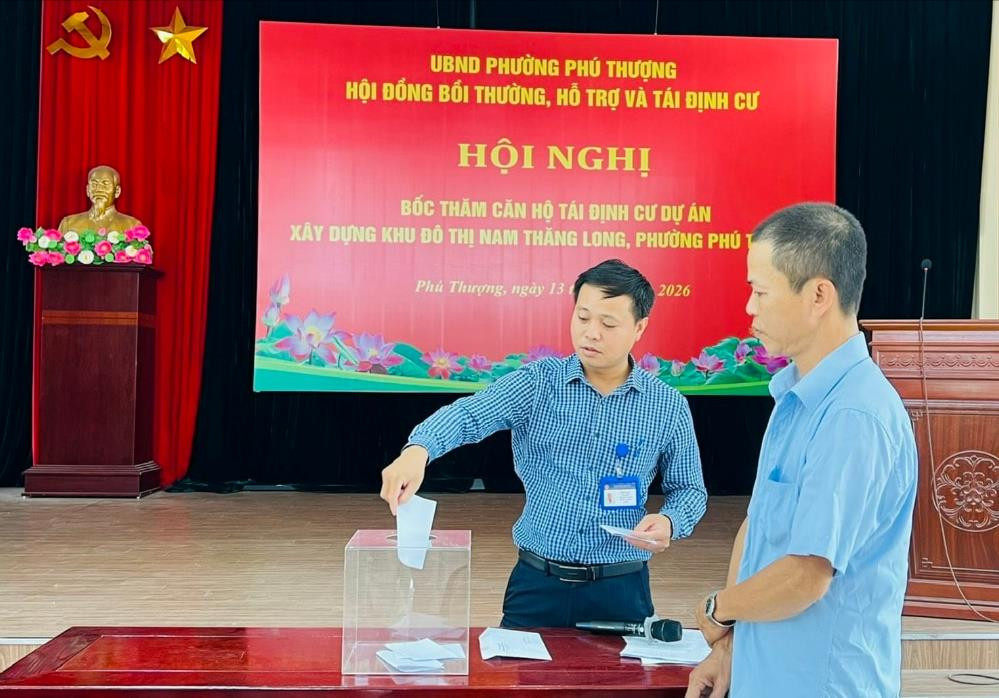 Phú Thượng: 12 hộ dân bốc thăm căn hộ tái định cư