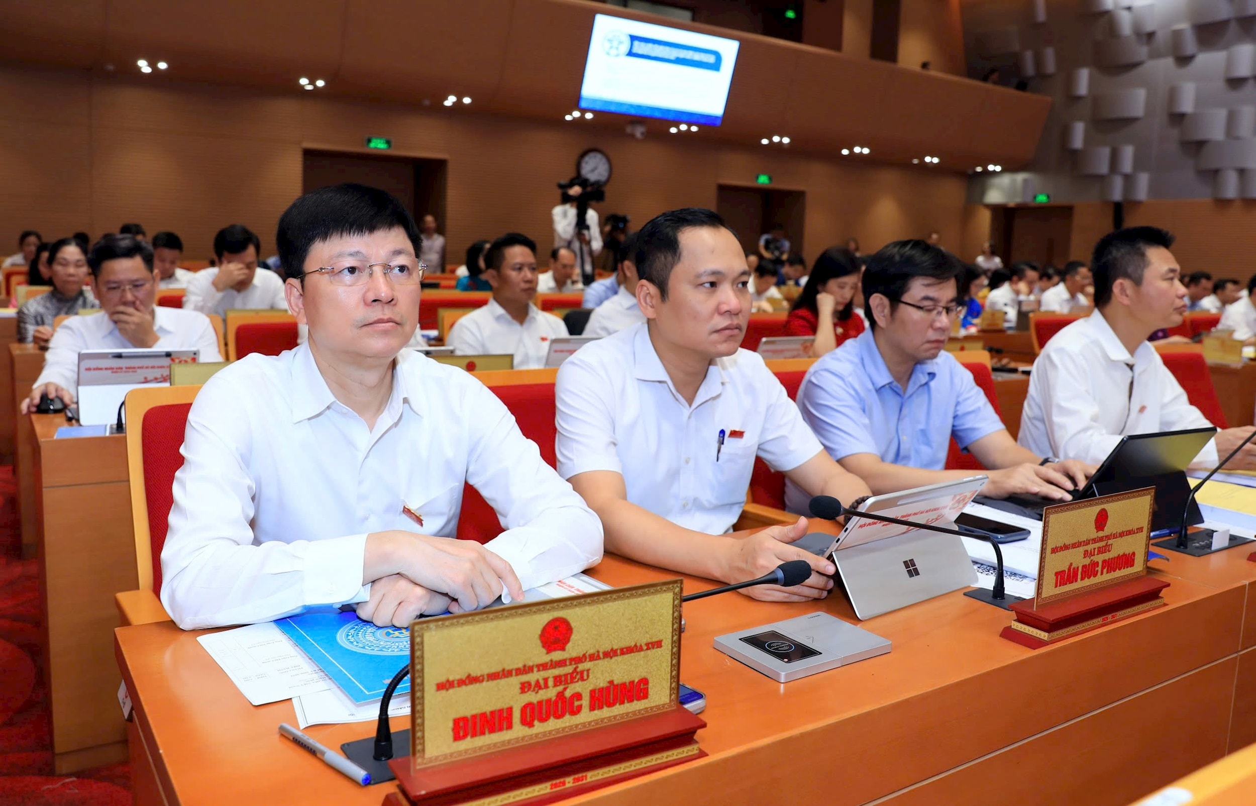 nhom-vh6.jpg