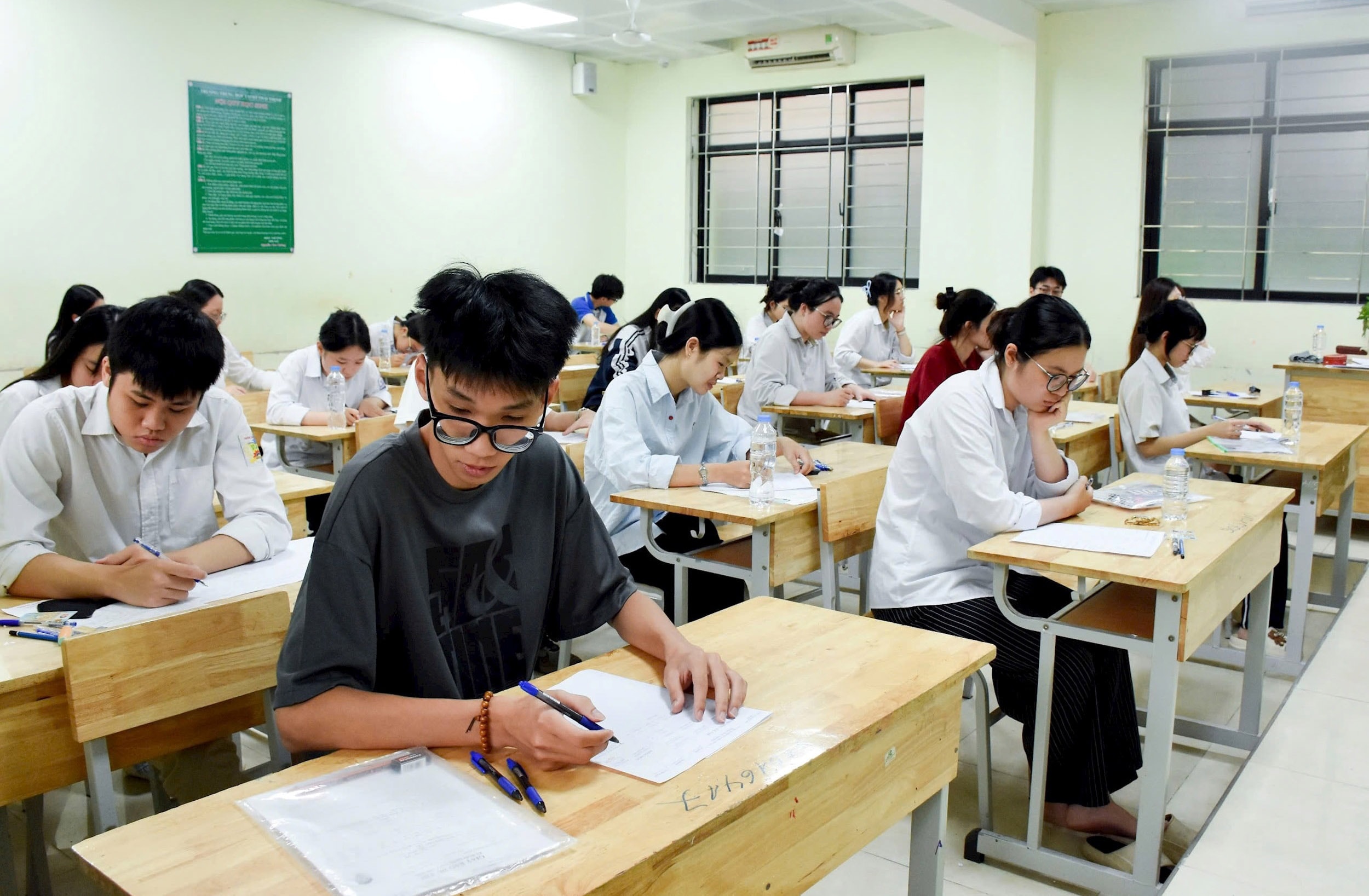 thi-sinh-du-ky-thi-tot-nghiep-trung-hoc-pho-thong-nam-2026-tai-diem-thi-truong-trung-hoc-co-so-thai-thinh-phuong-dong-da-.-anh-pham-thao.jpg