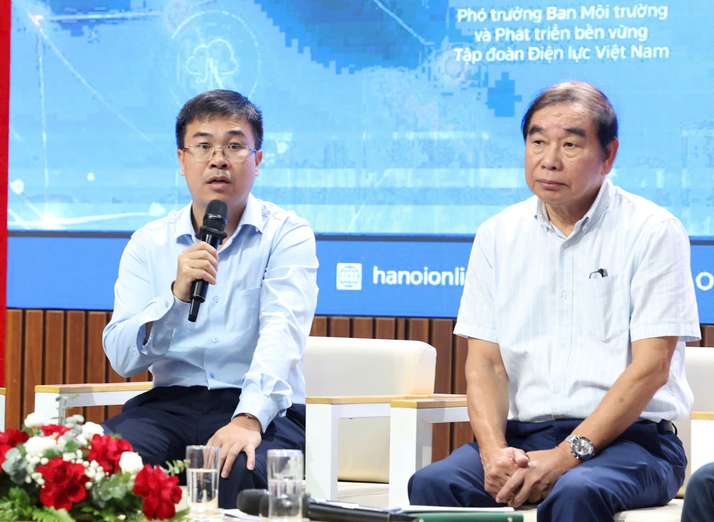 Ông Hoàng Việt Dũng, Phó Trưởng phòng Hiệu quả năng lượng và Chuyển đổi xanh chia sẻ tại diễn đàn. Ảnh: Thanh Hải
