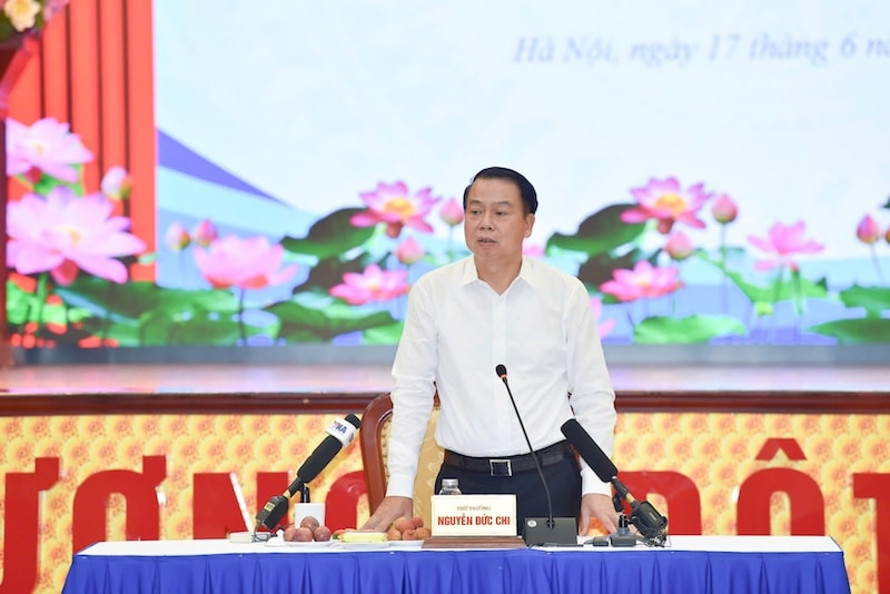 Thứ trưởng Bộ Tài chính Nguyễn Đức Chi phát biểu tại họp báo. Ảnh: PV
