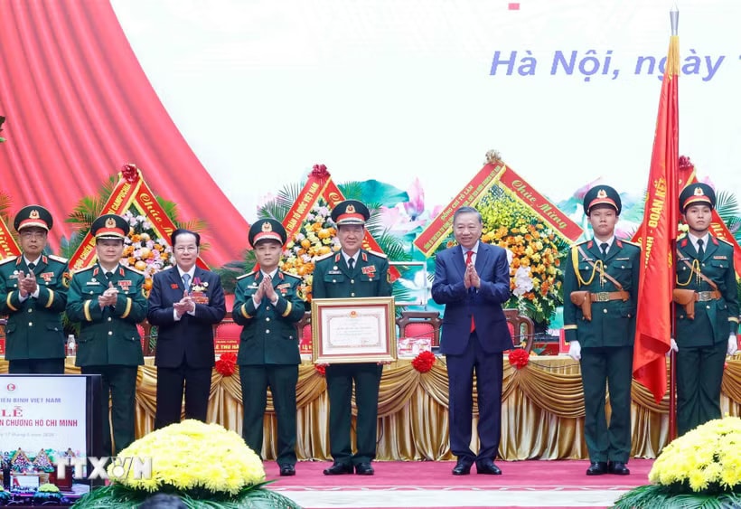 b613f530e308a025233a1d2eec4ee04cfc4e44f8cbfdaaa-_ttxvn-1706-tong-bi-thu-chu-tich-nuoc-dai-hoi-hoi-cuu-chien-binh-12.jpg
