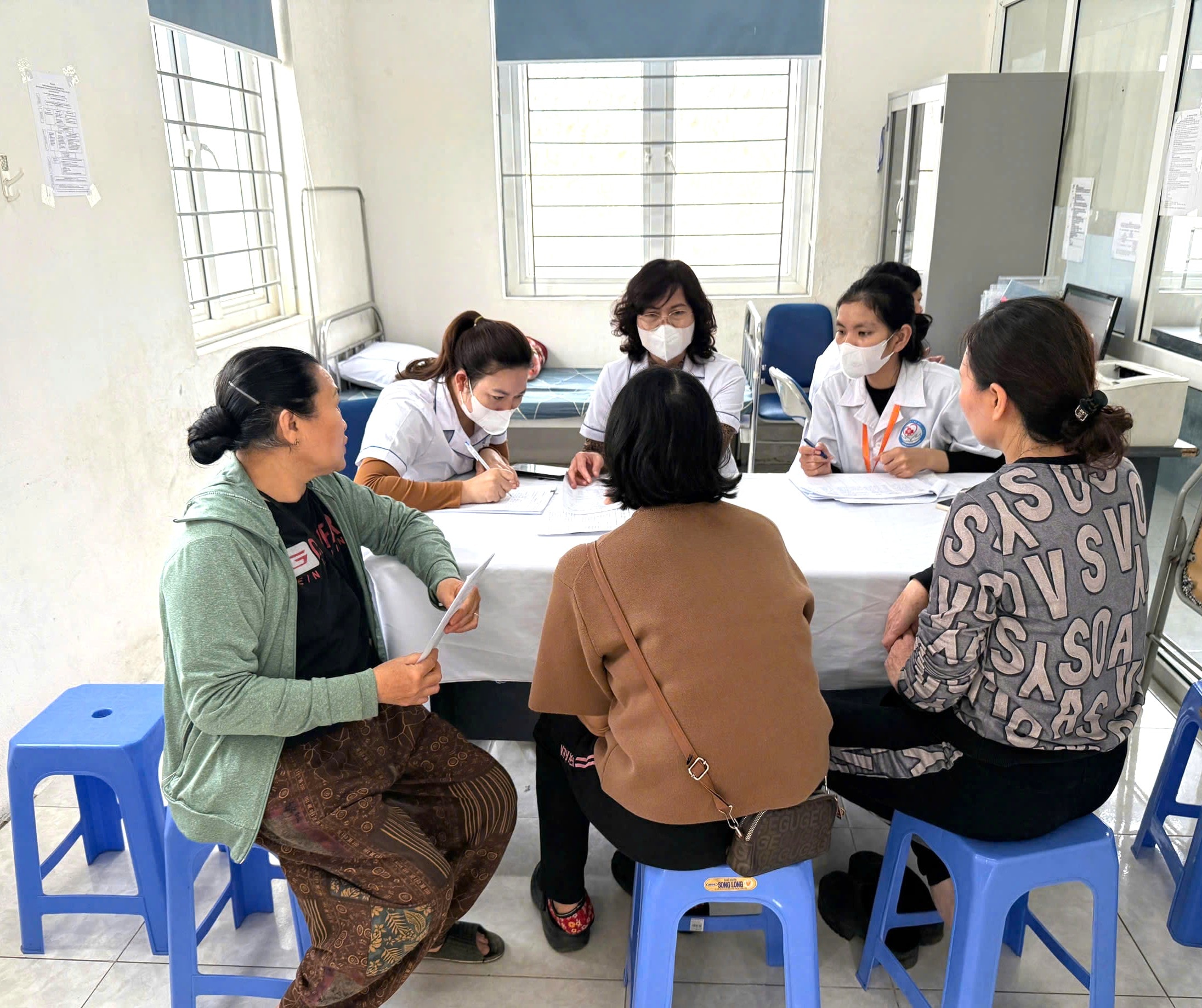 anh-1-kham-benh-y-te-thanh-liet.jpg