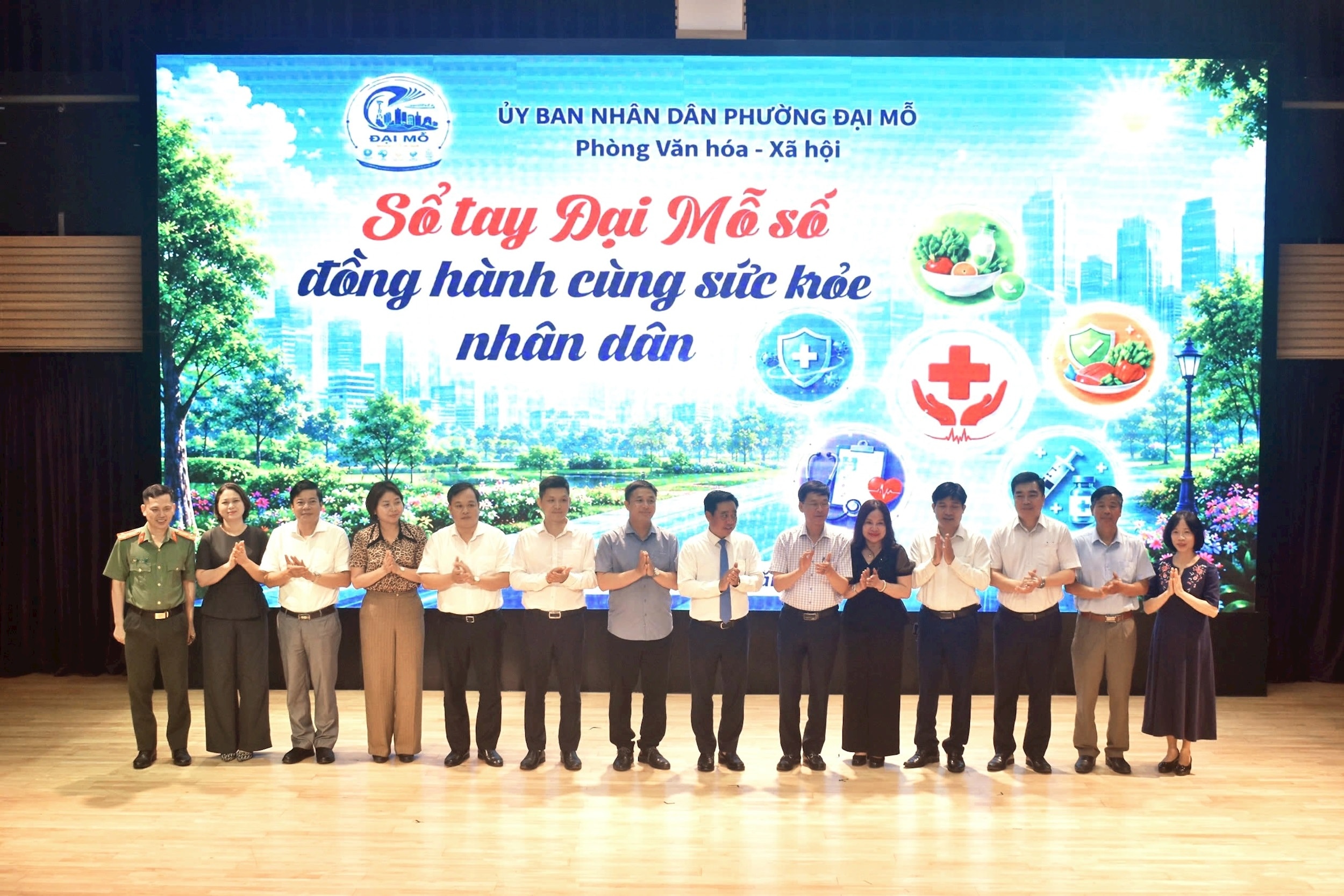 Ra mắt 