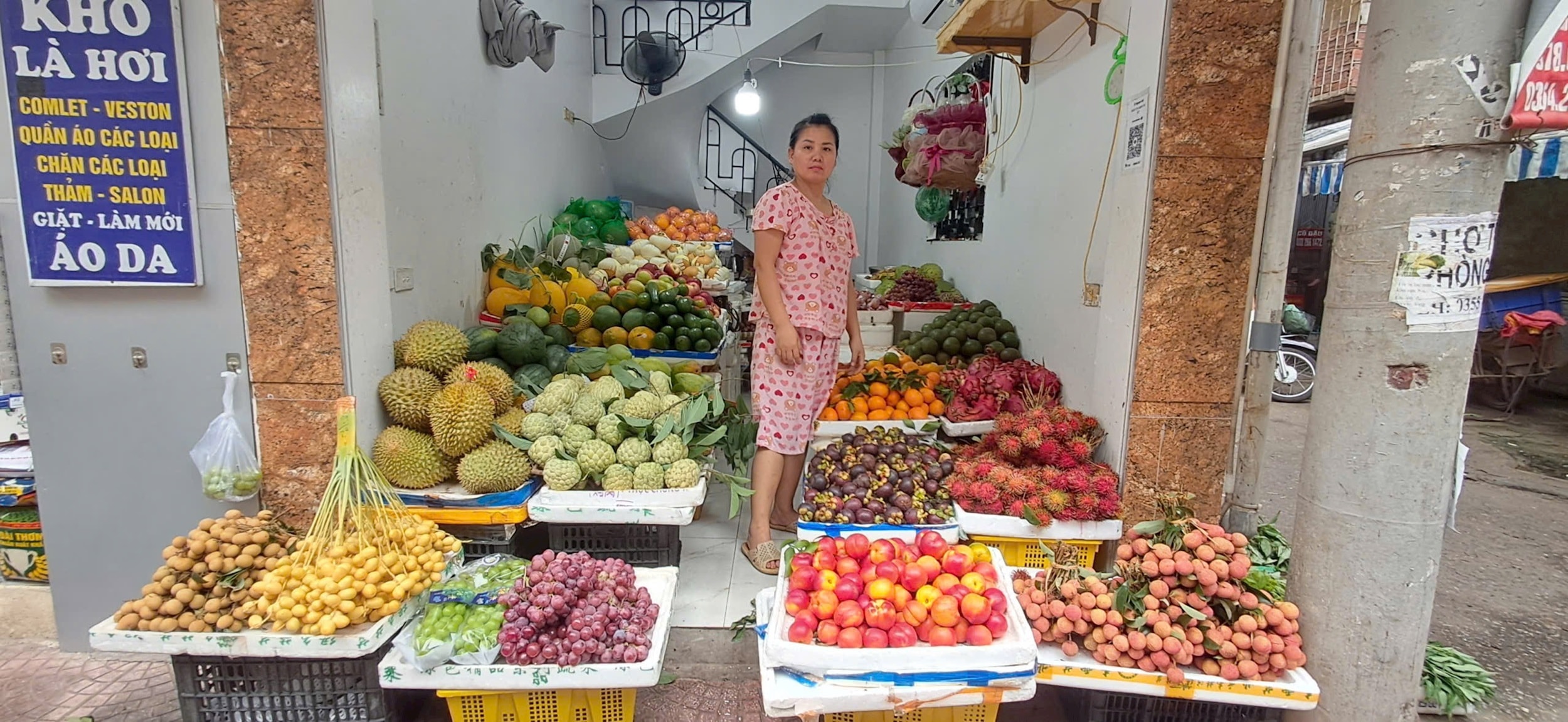 Nhiều loại trái cây có giá bán khá cao. Ảnh: HN