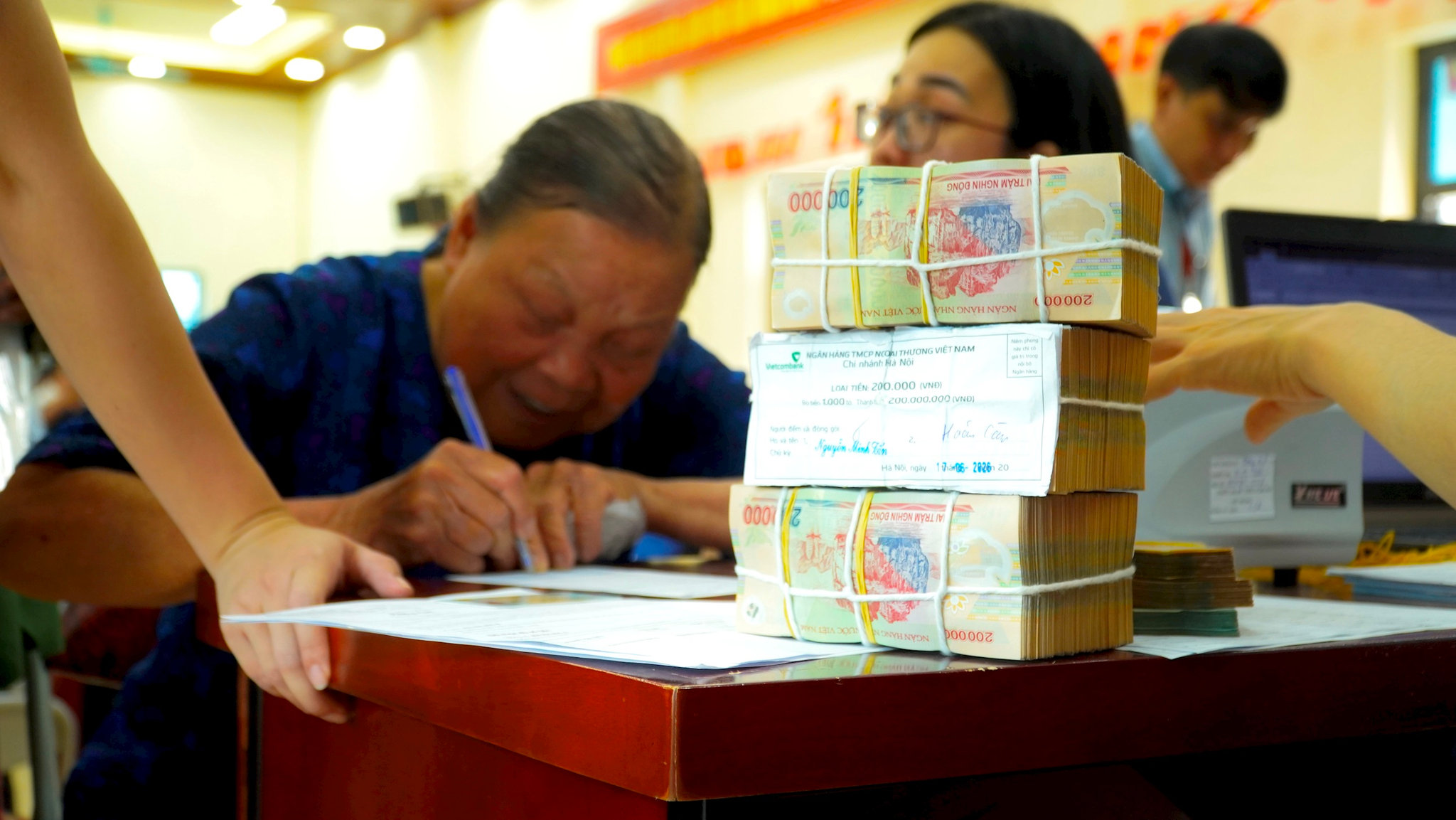 Đợt 1, xã Đông Anh chi trả hơn 24,3 tỷ đồng bồi thường, hỗ trợ cho 35 hộ dân tại thôn Dục Tú 1. Ảnh:M