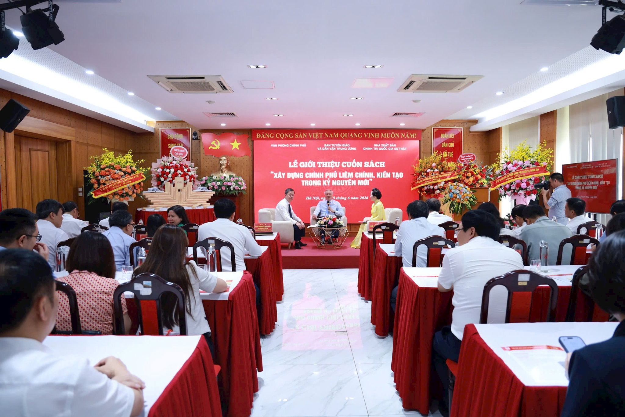sach-cp-liem-chinh-quang-canh-le-.jpg