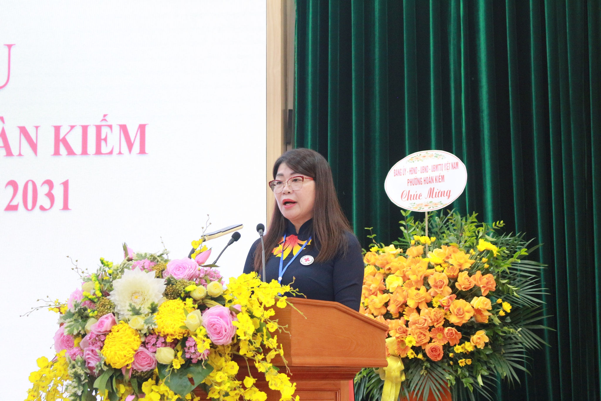 Phó Chủ tịch Hội Chữ thập đỏ Thành phố Hà Nội Đinh Thị Phúc phát biểu tại Đại hội. Ảnh: Mộc Miên