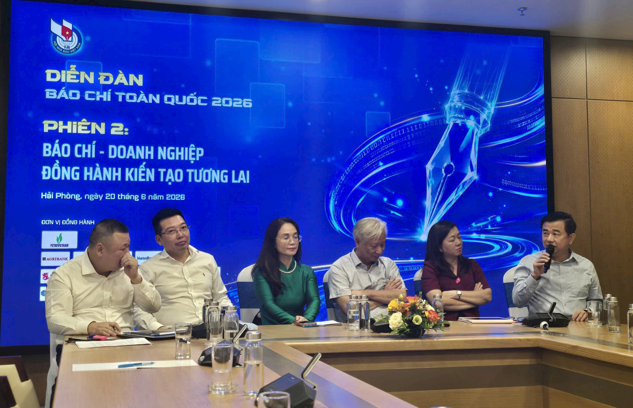 Nhà báo Nguyễn Minh Đức, Phó Giám đốc Cơ quan Báo và Phát thanh, Truyền hình Hà Nội chia sẻ. Ảnh: Anh Tuấn.