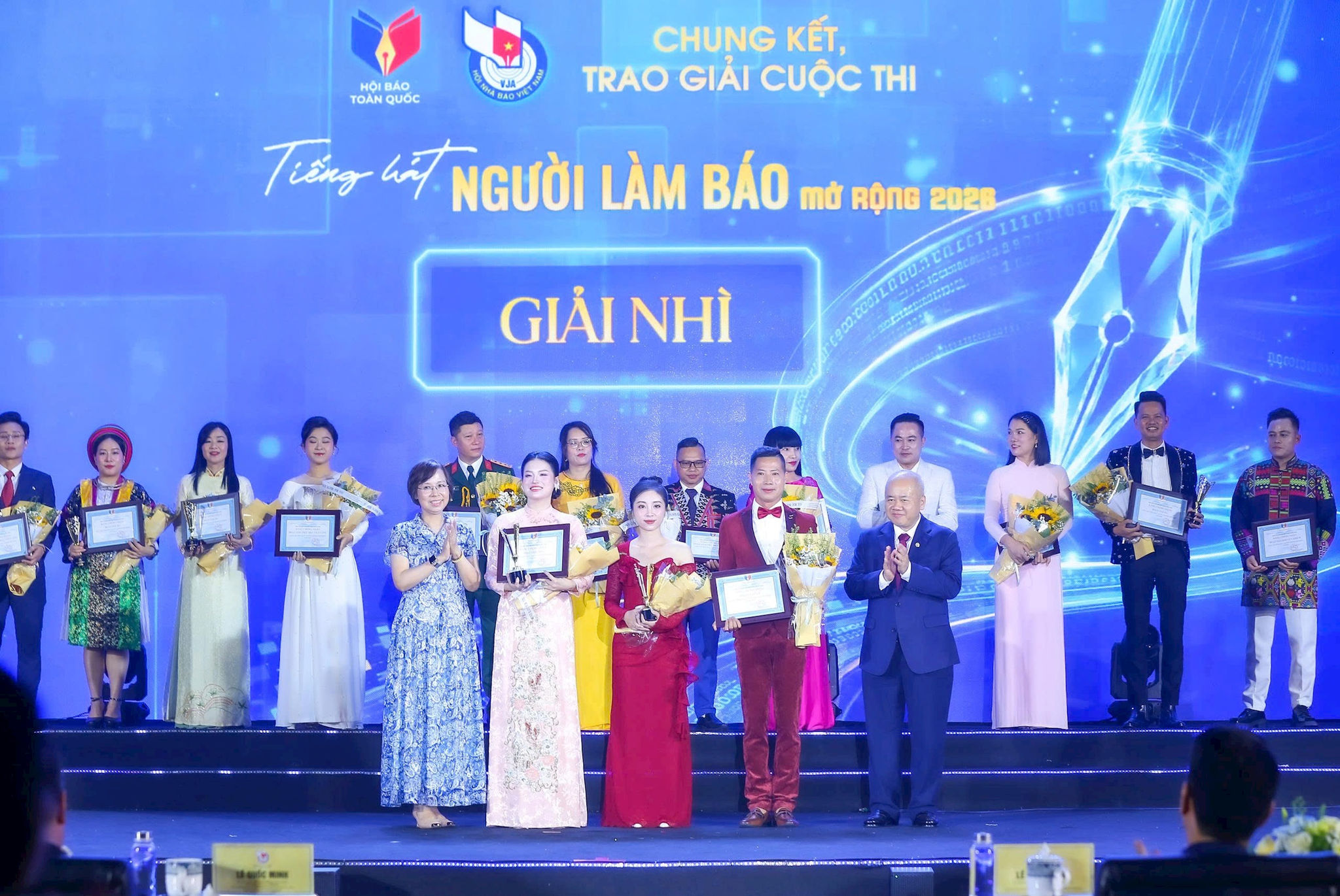 giai-nhi.jpg