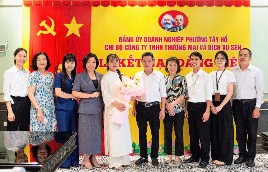 le-ket-nap-dang-vien-tai-chi-bo-cong-ty-tnhh-thuong-mai-va-dich-vu-sen-dang-bo-doanh-nghiep-phuong-tay-ho-..jpg