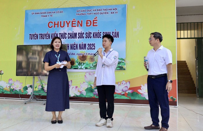 tuyen-truyen-nang-cao-nhan-thuc-va-trang-bi-kien-thuc-ve-cham-soc-suc-khoe-sinh-san-cho-hoc-sinh-truong-trung-hoc-pho-thong-ngo-quyen-ba-vi-xa-co-do-.-anh-thang-dat.jpg