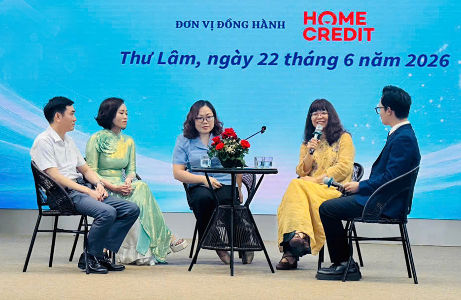 cac-dai-bieu-thao-luan-tai-toa-dam-vun-dap-gia-tri-tot-dep-cua-gia-dinh-thu-do-trong-ky-nguyen-so-.-anh-bao-lam.jpg