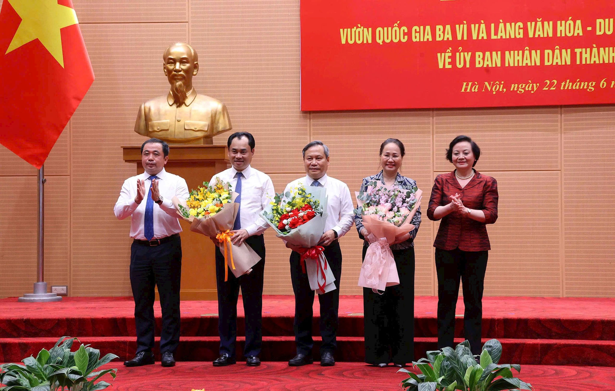 Thành phố Hà Nội tiếp nhận quản lý Vườn quốc gia Ba Vì, Làng Văn hóa – Du lịch các dân tộc Việt Nam
