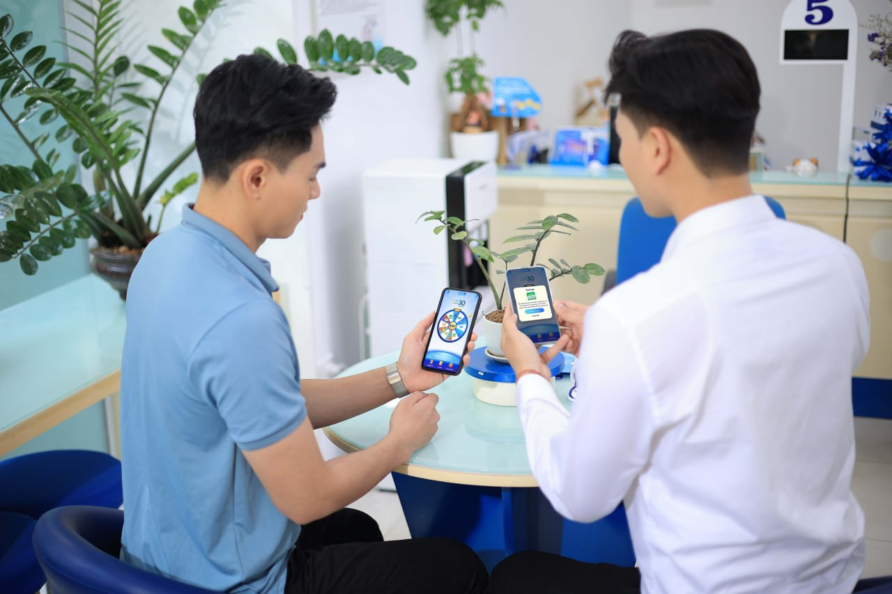 khach-hang-hao-hung-vo-i-chuong-trinh-vong-q-uay-tri-an-30-nam-tr-en-ung-dung-my-vnpt.jpg