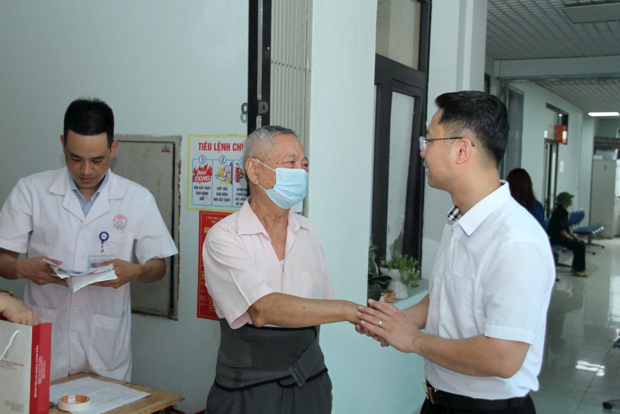 Phường Phú Thượng: Chăm lo sức khỏe người có công