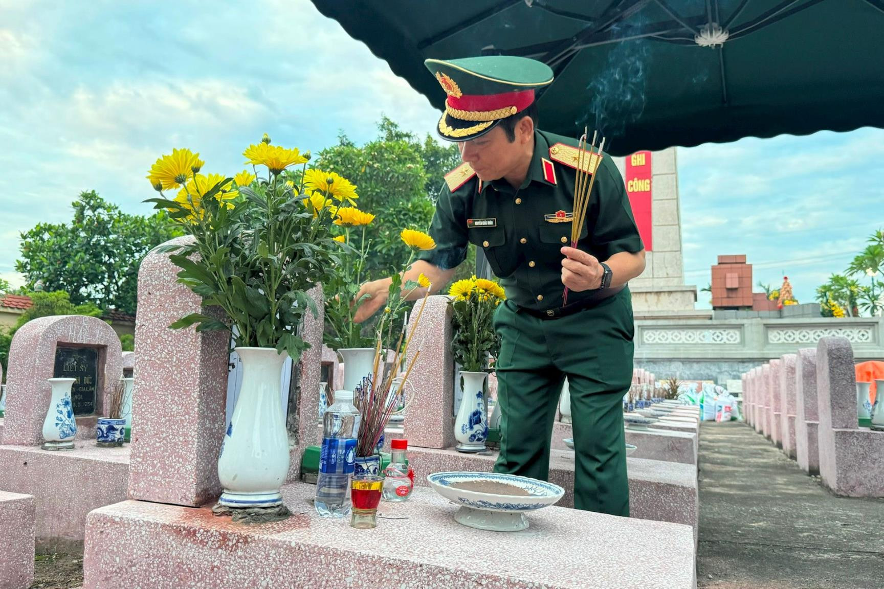 4-thieu-tuong-nhan.jpg