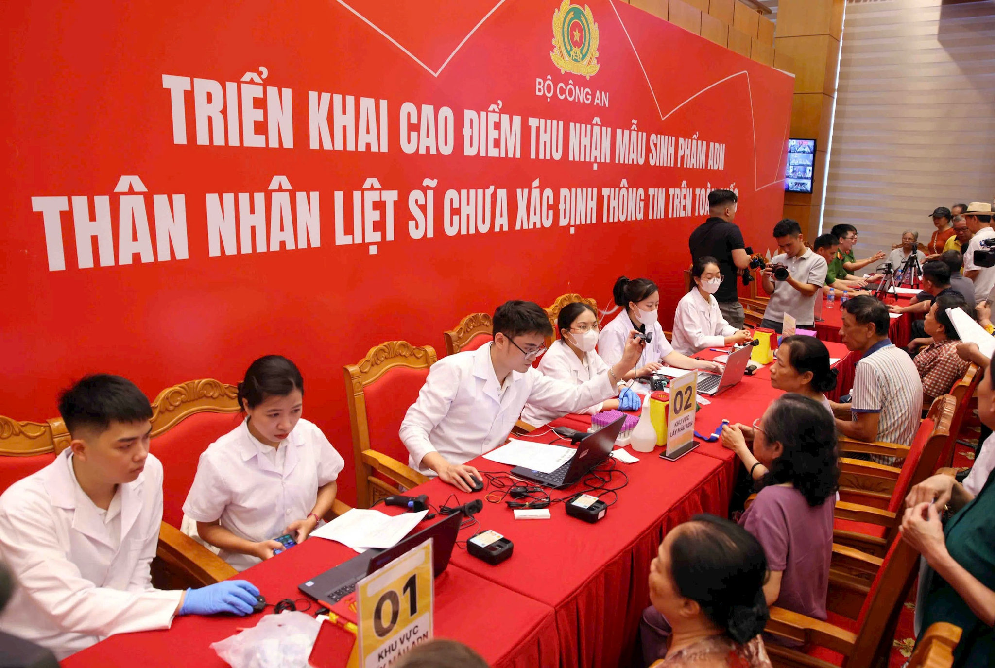 thu-nhan-mau(1).jpg