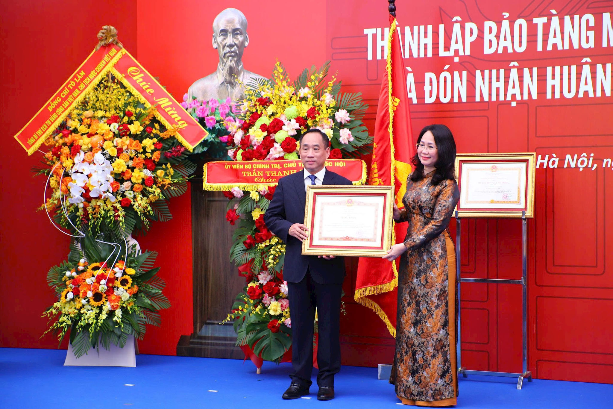 btmt-bang-khen.jpg