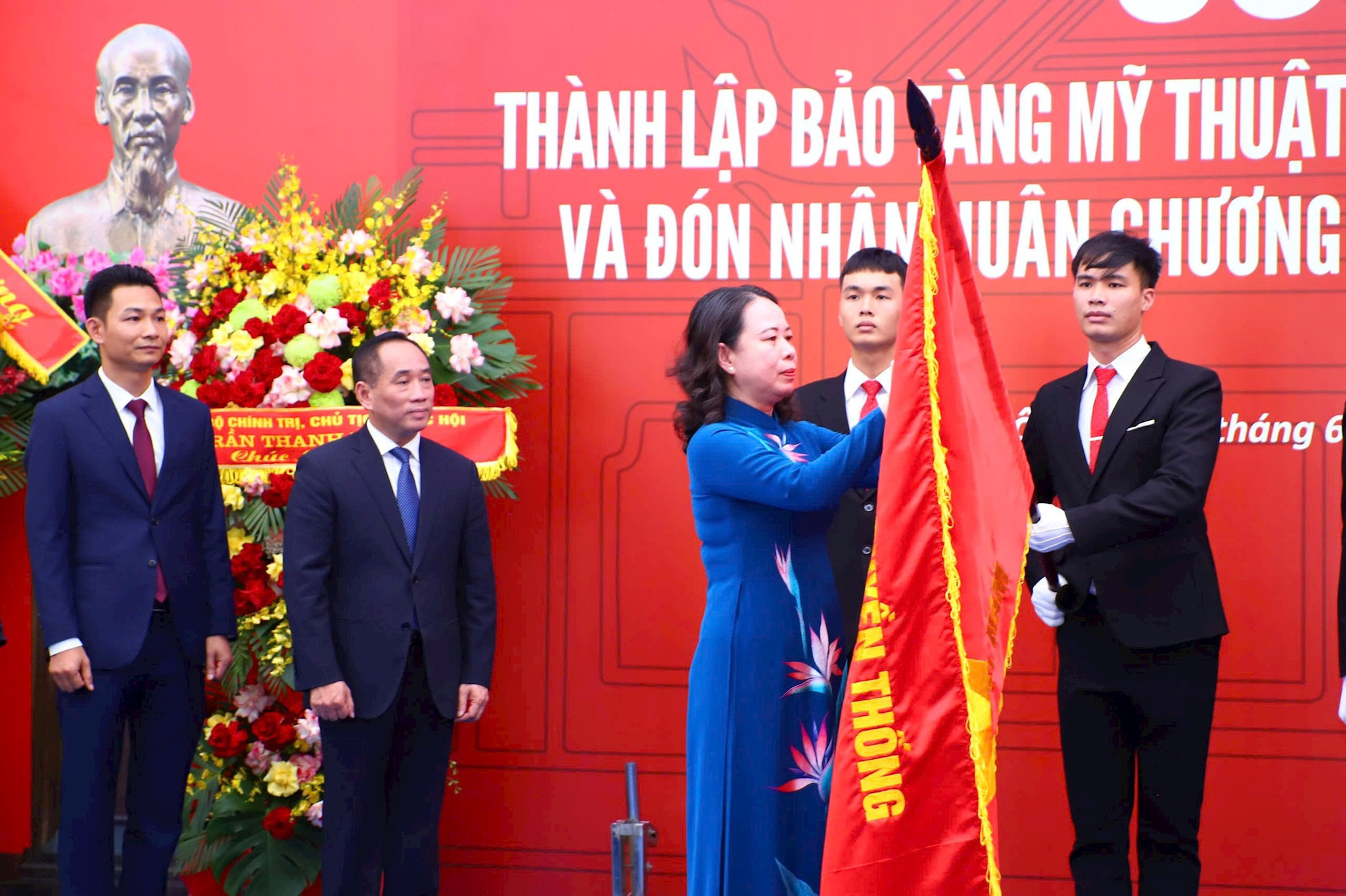 btmt-huan-chuong.jpg
