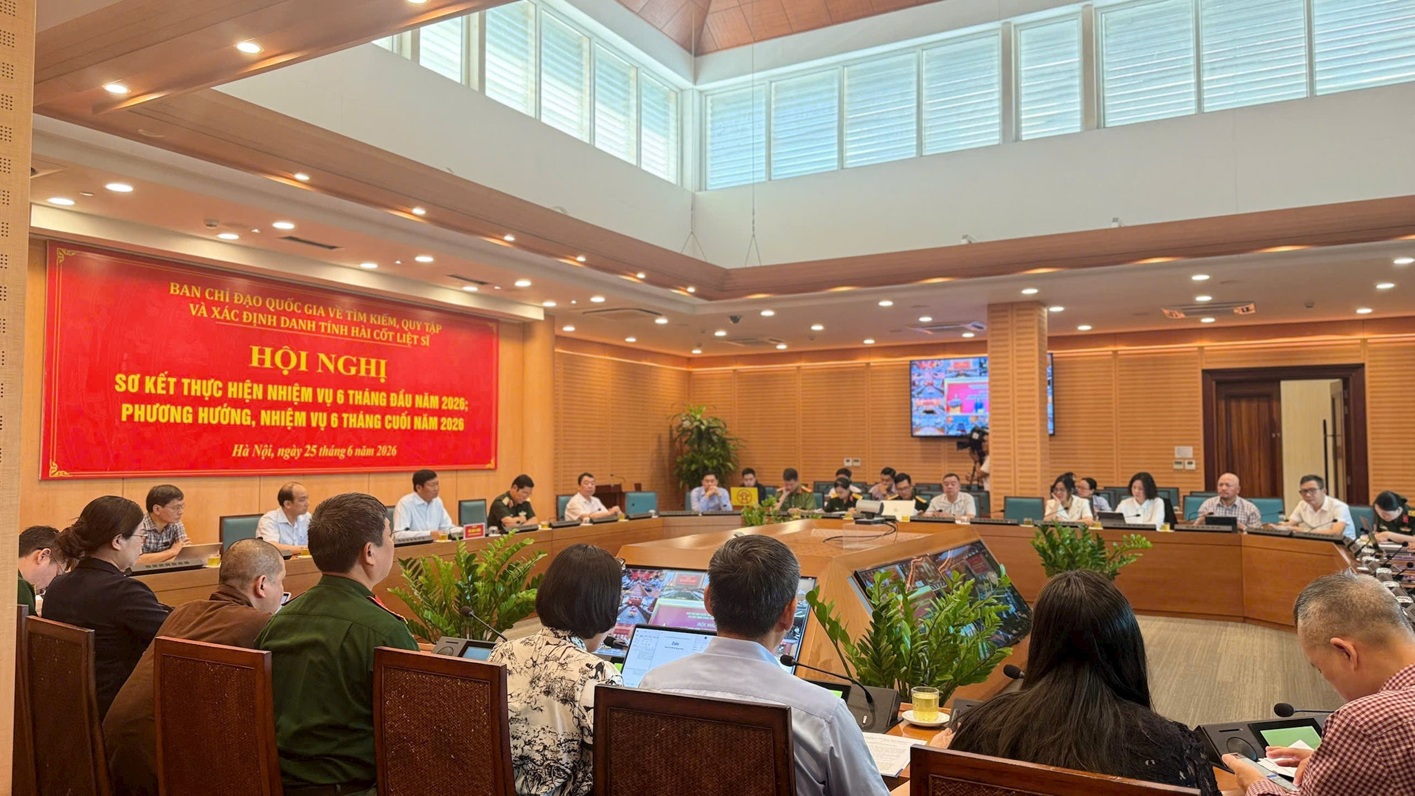 Quang cảnh điểm cầu trực tuyến tại UBND thành phố Hà Nội. Ảnh: Mai Hoa