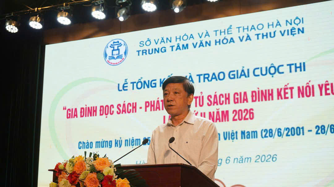 gia-dinh-doc-sach-ta.jpg
