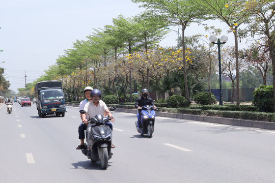 Hà Nội nắng gián đoạn, chiều tối có mưa dông