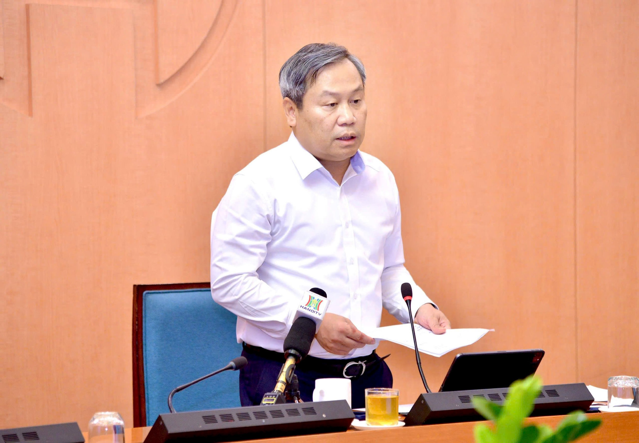 Ủy viên Trung ương Đảng, Phó Bí thư Thành ủy, Chủ tịch UBND thành phố Vũ Đại Thắng phát biểu. Ảnh: Viết Thành