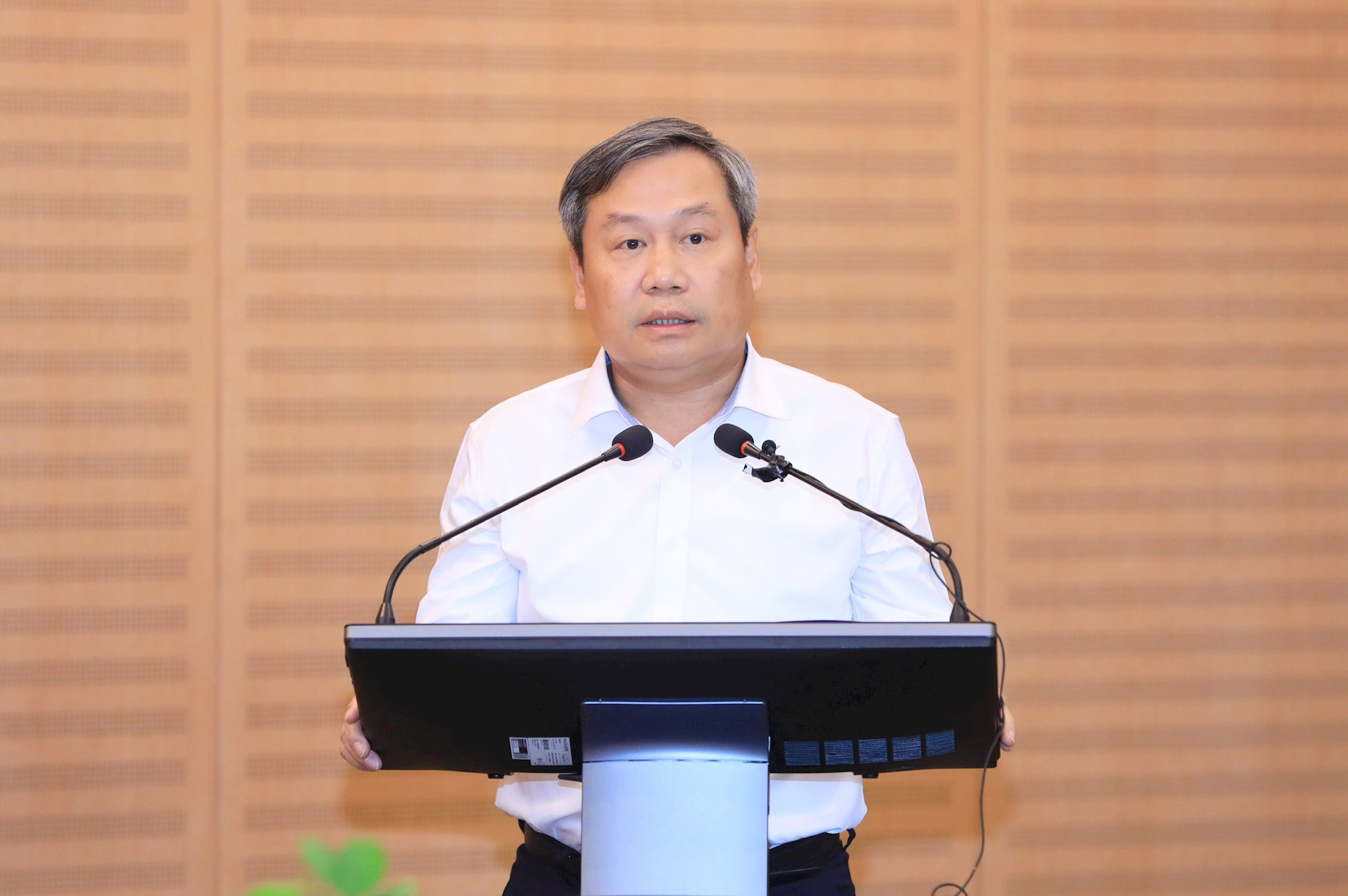 Chủ tịch UBND thành phố Vũ Đại Thắng phát biểu chỉ đạo tại hội nghị. Ảnh: Viết Tha