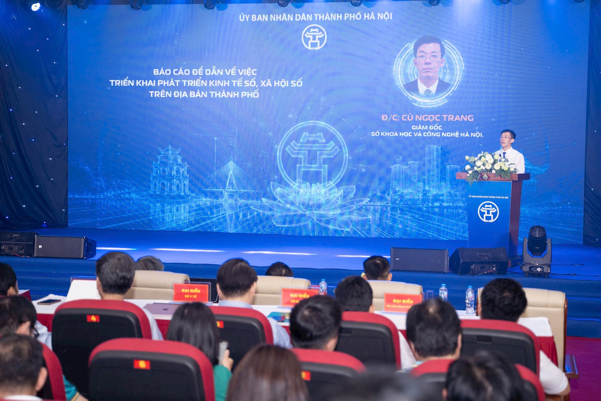 Quang cảnh hội nghị triển khai các nhiệm vụ trọng tâm về phát triển kinh tế số, xã hội số trên địa bàn thành phố, sáng nay 27-6 tại xã Yên Xuân. Ảnh: Nhật Minh
