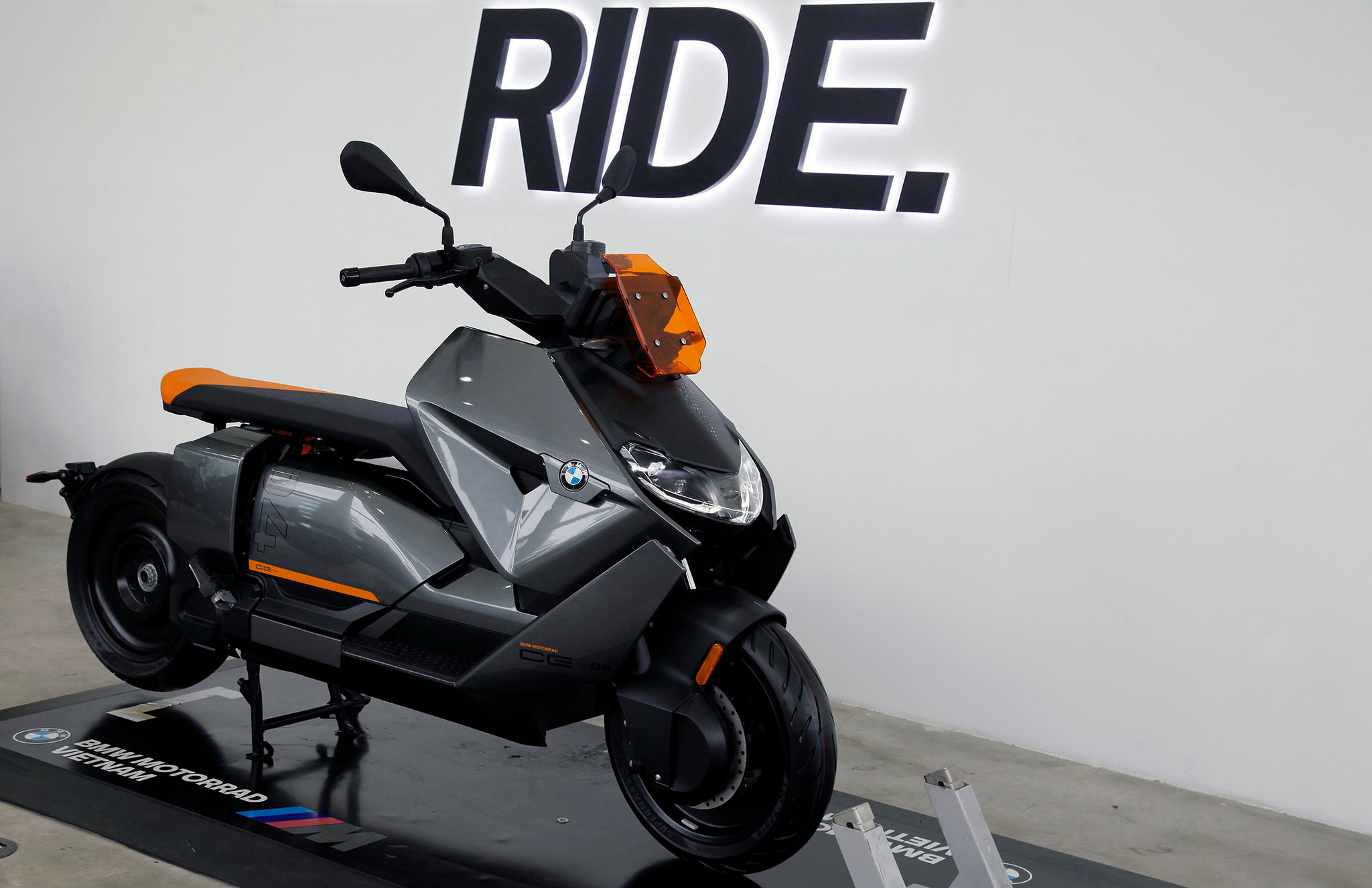bmw-ce-04-tgpt-40.jpg